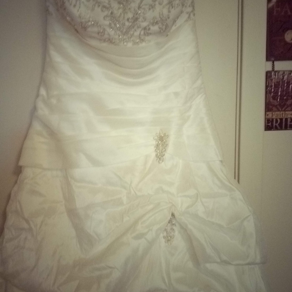 Wedding Dress - Picture 4 of 4